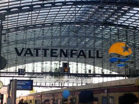 Schon verschwunden: Ehemalige Vattenfall-Werbung im Berliner Hauptbahnhof - Foto © Gerhard Hofmann, Agentur Zukunft für Solarify