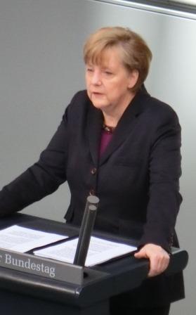 Merkel vor dem Bundestag - Foto © Gerhard Hofmann Agentur Zukunft 20140320