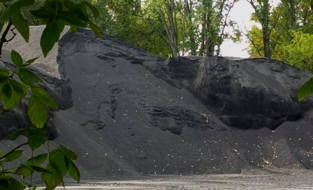 Kohlenhalde am Müllkraftwerk Berlin-West - Foto © Gerhard Hofmann, Agentur Zukunft