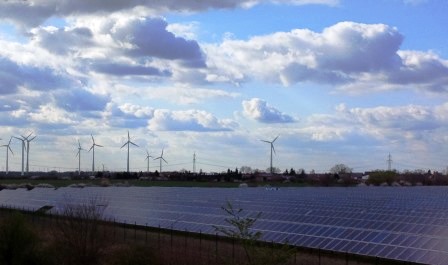 Wind und PV im deutschen Solar Valley - Foto © Gerhard Hofmann, Agentur Zukunft für Solarify