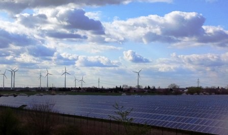 Wind und PV im deutschen Solar Valley - Foto © Gerhard Hofmann, Agentur Zukunft 20150418