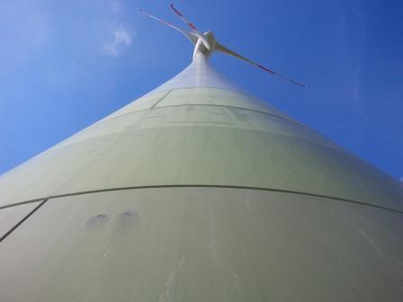 Windgenerator bei Nauen, Brbg. - Foto © Gerhard Hofmann, Agentur Zukunft 20150829_163113