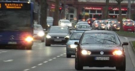 Straßenverkehr in Wiesbaden - Foto © Gerhard Hofmann, Agentur Zukunft (2)