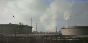 Total-Raffinerie Leuna Rauchentwicklung - Foto © Gerhard Hofmann