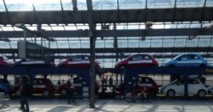 Autotransport im Bahnhof Spandau - Foto © Gerhard Hofmann, Agentur Zukunft für Solarify 20160519