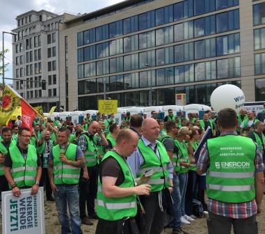 Enercon-Mitarbeiter bei EEG-2016-Demo - Foto © Veronika Neukum, Agentur Zukunft für Solarify Enercon-Mitarbeiter bei EEG-2016-Demo - Foto © Veronika Neukum, Agentur Zukunft für Solarify