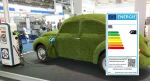 'Grünes' Auto mit Energielabel- Foto_Montage © Gerhard Hofmann, Agentur Zukunft für Solarify