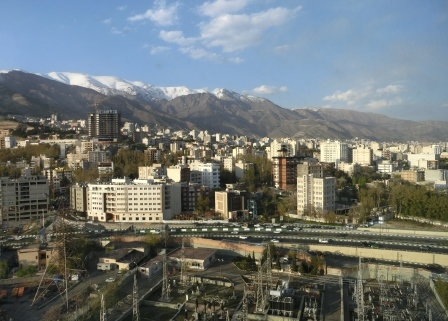 Nord-Teheran mit Umspannwerk - Foto © Gerhard Hofmann, Agentur Zukunft für Solarify