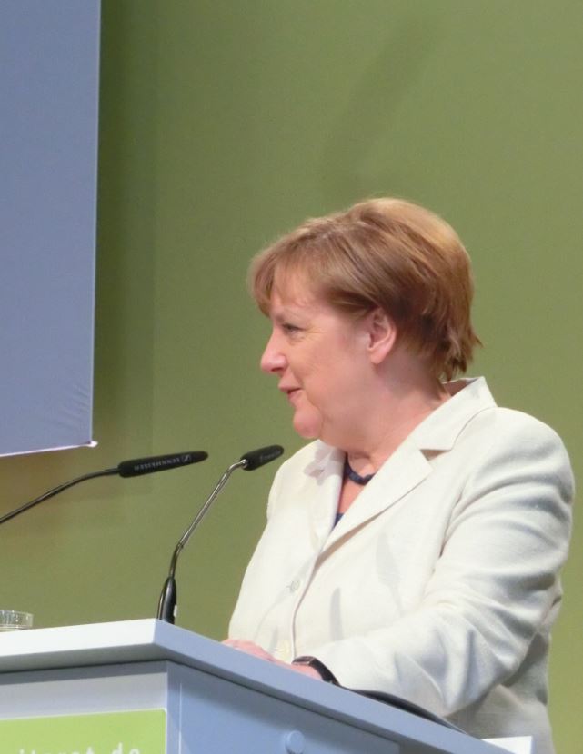 Angela Merkel vor NRE-Jahrestagung 2016 - Foto © Gerhard Hofmann, Agentur Zukunft für Solarify