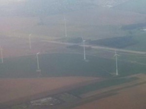 Energiewende Ost im Nebel - Windgeneratoren in Brandenburg - Foto © Gerhard Hofmann, Agentur Zukunft für Solarify 20160805