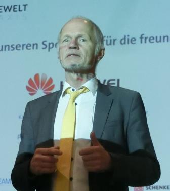baake-spricht-bei-17-forum-neue-energiewelt-eroeffnungsplenum-foto-gerhard-hofmann-agentur-zukunft-fuer-solarify