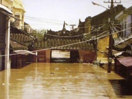 Überschwemmung durch Taifun Ketsana in Hoi An, Vietnam - Foto © Solarify