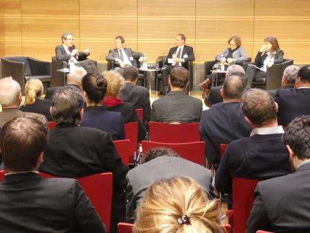 Schlussdiskussion mit Kreusel, Henning, Gustedt, Verlienden, Pittel - Foto © Gerhard Hofmann, Agentur Zukunft für Solarify.JPG