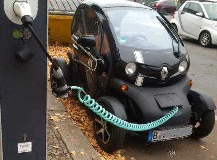 E-Mobilität im Berliner Westend Renault Twizy - Foto © Agentur Zukunft für Solarify