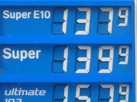 E10-Pereis an Aral-Tankstelle in Berlin, 20170313 - Foto © Gerhard Hofmann, Agentur Zukunft für Solarify