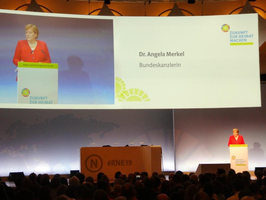BKin Merkel vor 19. RNE-Jahreskonferenz - Foto © Gerhard Hofmann, Agentur Zukunft für Solarify
