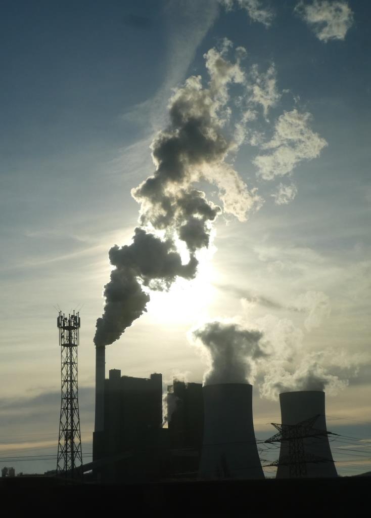 CO2-Schleuder bis 2034: Uniper-Kohlekraftwerk Schkopau bei Leuna - Foto © Gerhard Hofmann, Agentur Zukunft für Solarify