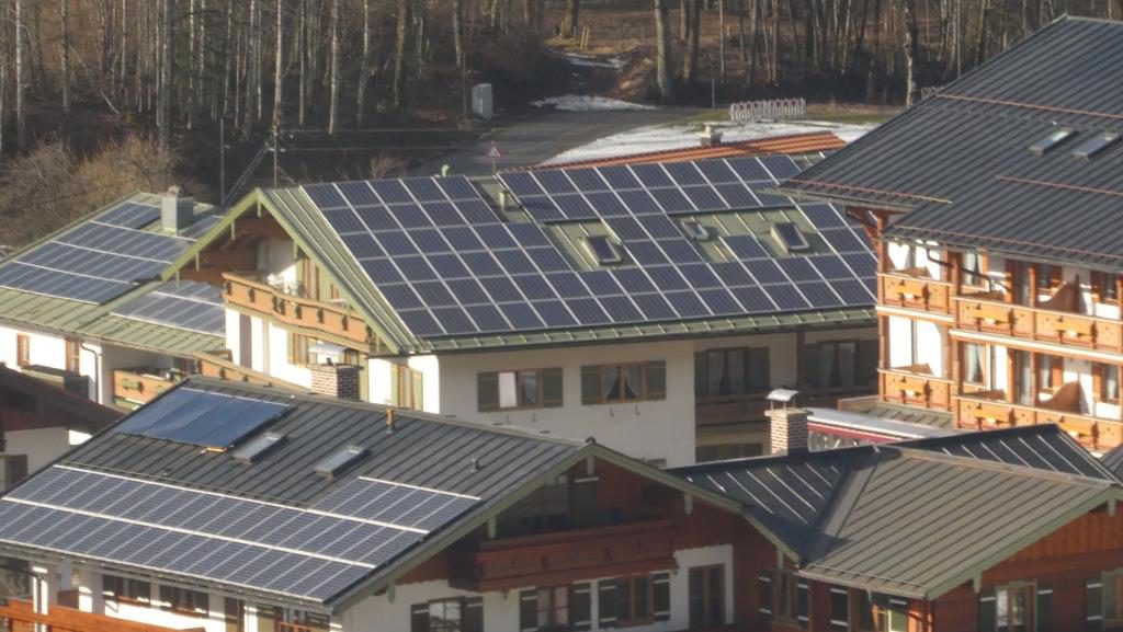 PV-Dächer Berchtesgaden - Foto © Gerhard Hofmann, Agentur Zukunft für Solarify PV-Dächer Berchtesgaden - Foto © Gerhard Hofmann, Agentur Zukunft für Solarify