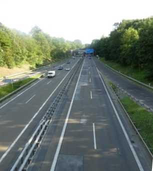 Leere Autobahn, Avus Berlin - Foto © Gerhard Hofmann für Solarify