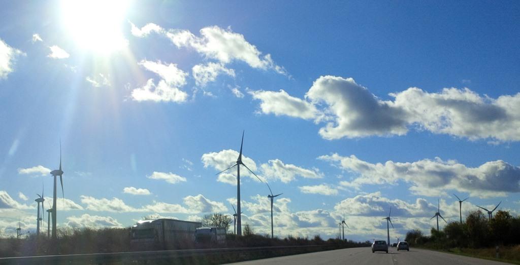 Windstromgeneratoren in der Lausitz - Foto © Gerhard Hofmann für Solarify