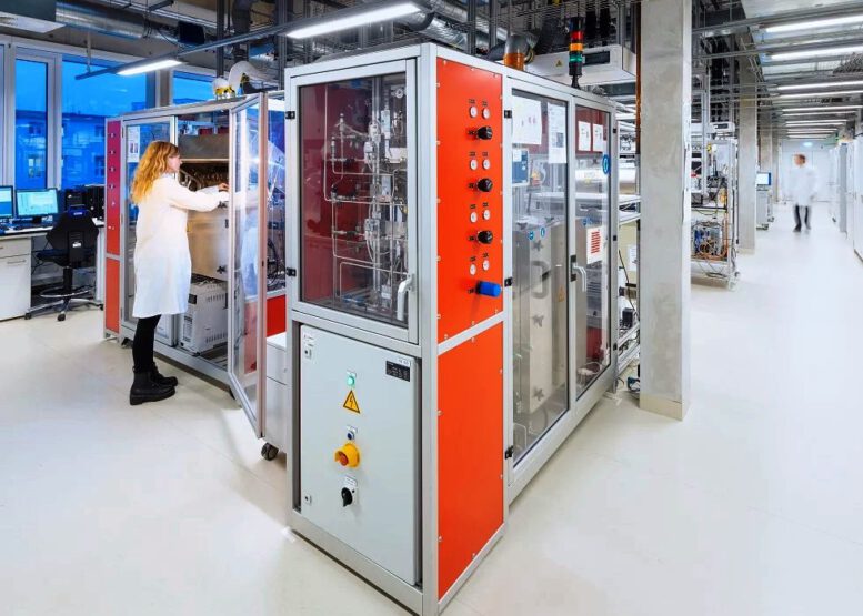 Die FHI-Katalyseforschung in Adlershof dient auch dazu, den Wasserstoff als Energieträger transport- und lagerfähig zu machen – Foto © FHI, J. Lösel