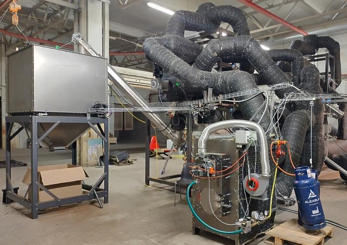 Erster großtechnischer Prototyp Uniformer® zur Torrefizierung von Biomasse mit überhitztem Wasserdampf - Foto © IGB_New Standard Oil