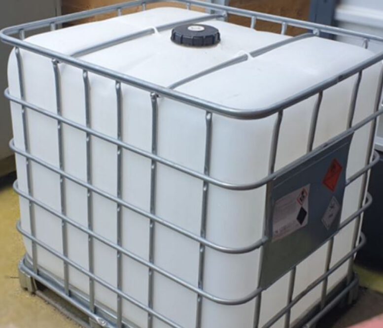 IBC-Container mit 1000 Liter regenerativem Methanol (entspricht dem Energieinhalt von 160 Stück von 50 Liter Gasflaschen gefüllt mit Wasserstoff bei 200 bar)