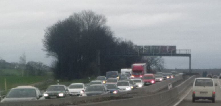 Schlange auf Autobahn - Foto © Gerhard Hofmann, Agentur Zukunft