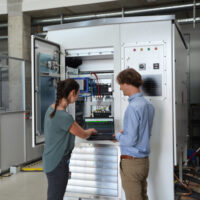 © Fraunhofer ISE Test des Wechselrichters im Multi-Megawatt des Fraunhofer ISE.