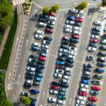 Millionen Autos stehen in Europa am Ende ihres Lebenszyklus – und mit ihnen wertvolle Rohstoffe. Die neue EU-Altfahrzeugverordnung soll verhindern, dass sie verschwinden, und sie zurück in den Recyclingkreislauf holen.