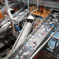 Kunststoffabfälle auf dem Förderband