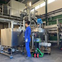 Der „Dryer-Grinder“: Der neu entwickelte Mahltrockner macht aus feuchtem Klärschlamm ein feines, nahezu wasserfreies Pulver. Bild: Universität Stuttgart / Ayumi Schober