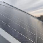 Umweltfreundlich gefertigte und hocheffiziente Perowskit-Solarmodule: Das Institut für Photovoltaik hat sie in Außentestständen erprobt. Bild: Universität Stuttgart/ipv/Weiwei Zuo