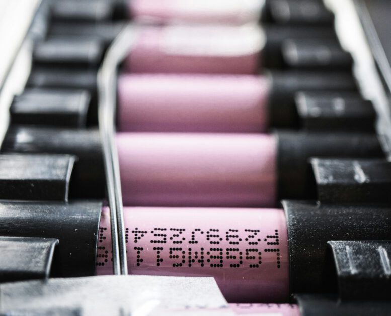 Foto von <a href="https://unsplash.com/de/@kumpan_electric?utm_source=unsplash&utm_medium=referral&utm_content=creditCopyText">Kumpan Electric</a> auf <a href="https://unsplash.com/de/fotos/schwarz-weisse-elektrische-tastatur-p34-EmQ2NdM?utm_source=unsplash&utm_medium=referral&utm_content=creditCopyText">Unsplash</a>